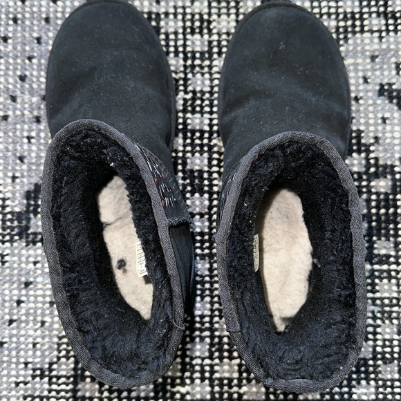 NEW UGGS CLASSIC MINI II STUD JEWELS BLACK BOOTS - WOMENS SIZE 10 - Picture 6 of 11